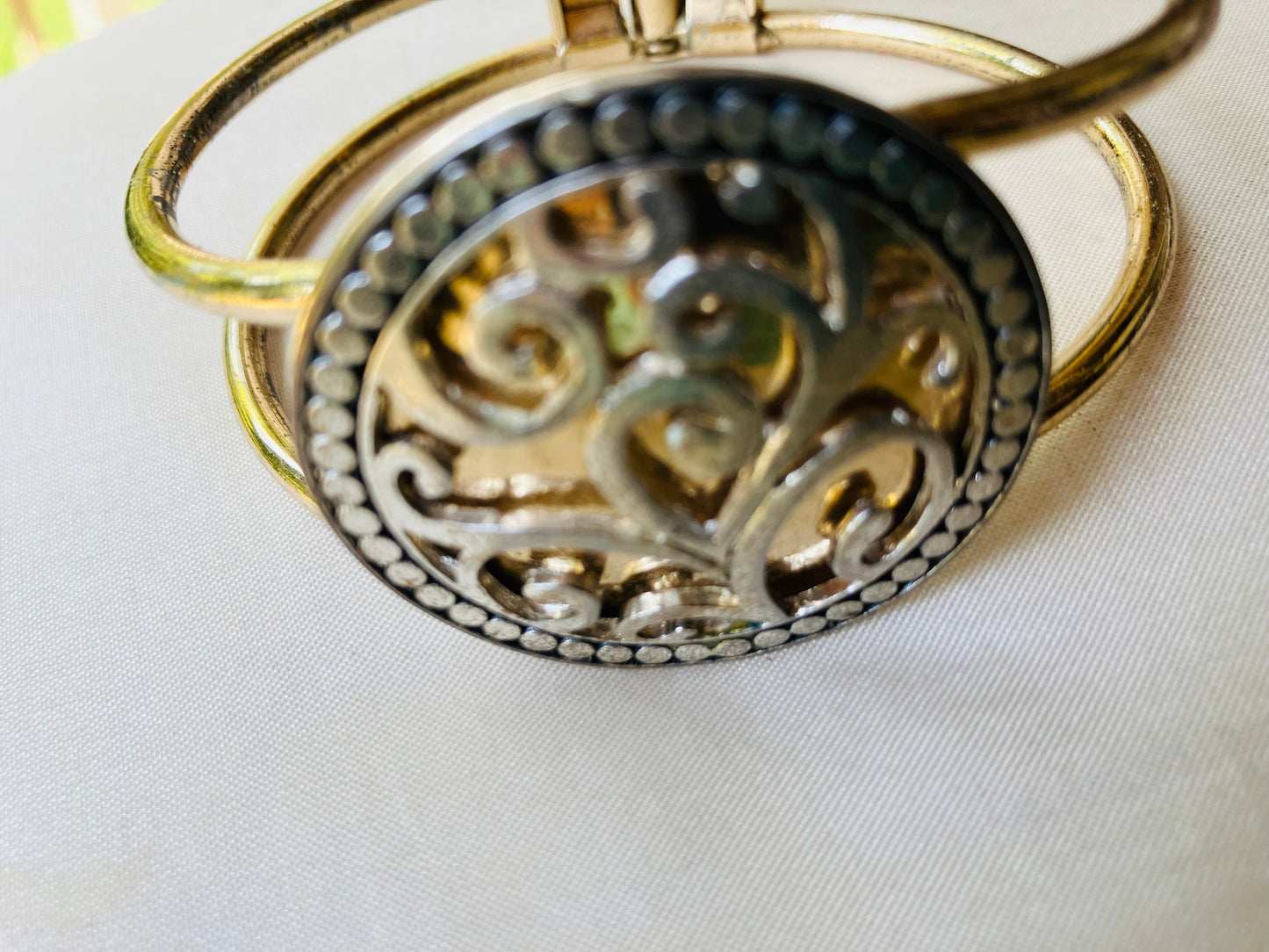 Vintage Dual tone clasp bracelet , only one!